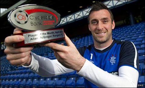 Allan McGregor with his Clydesdale Bank award