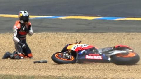 Dani Pedrosa crashes out of the French MotoGP at Le Mans
