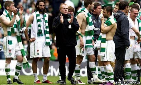 Neil Lennon with his Celtic squad