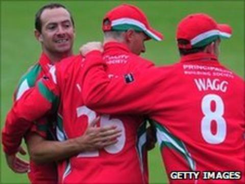 Bowler Dean Cosker (left) celebrates with his Glamorgan team-mates