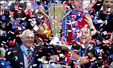 Walter Smith and David Weir celebrate Rangers' title win