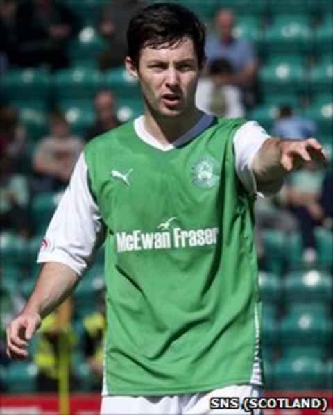 Richie Towell in action for Hibernian