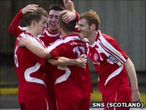 Brechin celebrate their late equaliser at Somerset Park