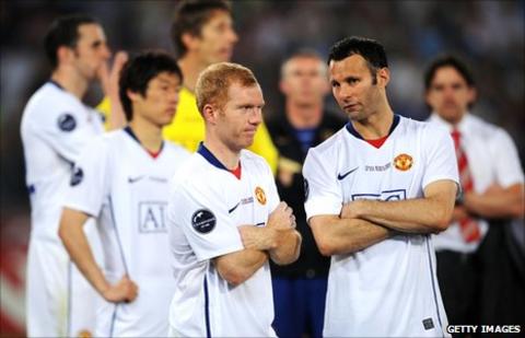 Paul Scholes and Ryan Giggs after the 2009 Champions League final