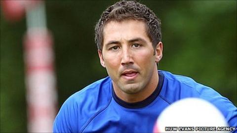 Gavin Henson in Wales training