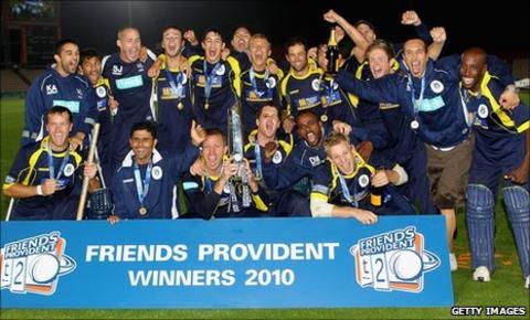 Hampshire celebrate FP t20 win