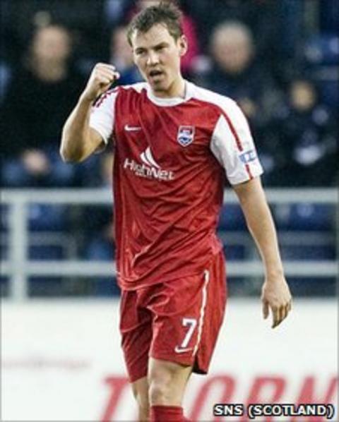 Andrew Barrowman has signed for Dunfermline