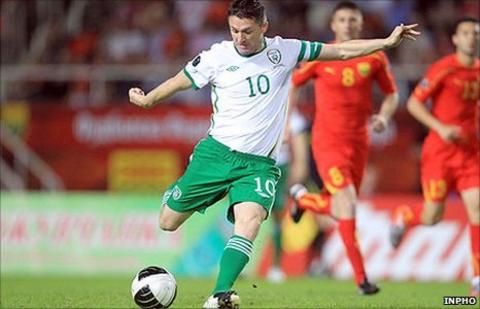 Robbie Keane's shoots the Republic of Ireland into an early lead against Macedonia