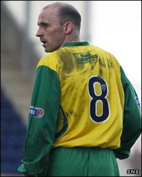 Cowdenbeath player/manager Colin Cameron