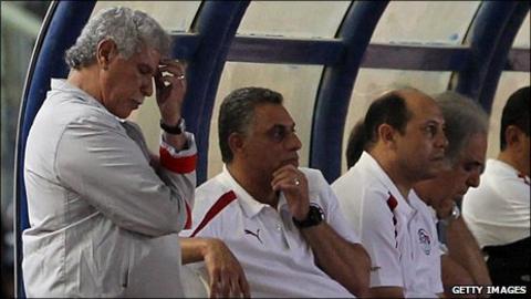 Egypt coach Hassan Shehata (left)