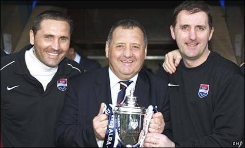 Scott Calderwood, Jimmy Calderwood and Stuart Balmer with the Challenge Cup
