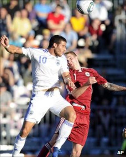 Israel striker Tomer Hemed (left)