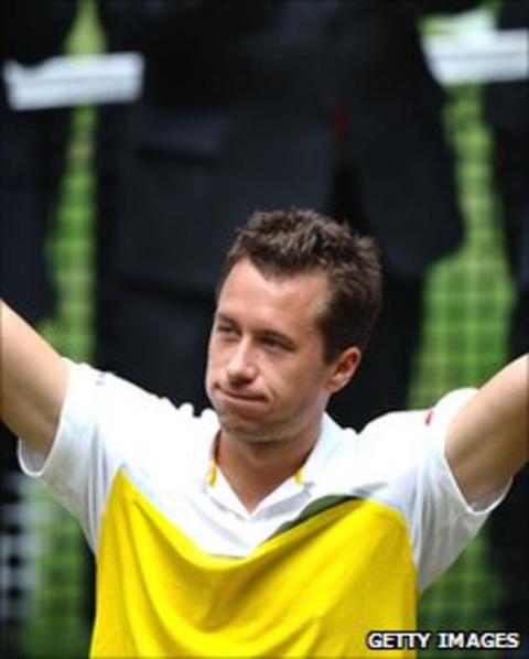 Kohlschreiber celebrates winning the Gerry Weber Open in Halle on Sunday