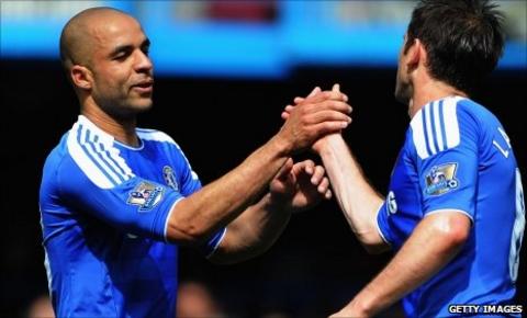 Chelsea defender Alex (left)