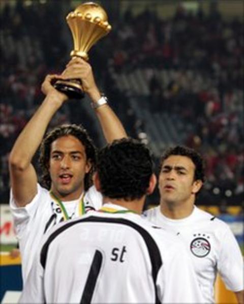 Egypt' Mido holds Nation Cup trophy in 2006