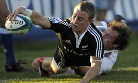 New Zealand's Mitchell Scott is tackled by England's Henry Thomas