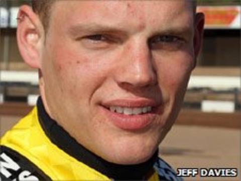 Eddie Kennett (Jeff Davies)