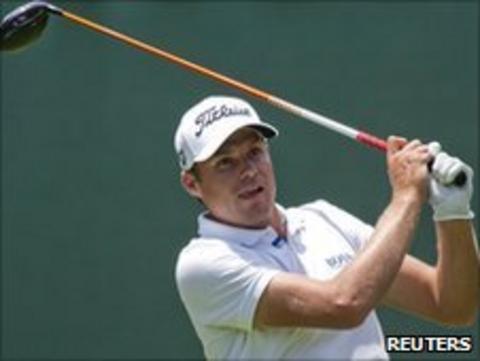 Watney shares the lead with Rickie Fowler