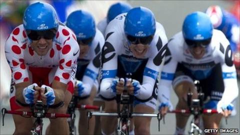 Thor Hushovd (left) leads his team in the time trial