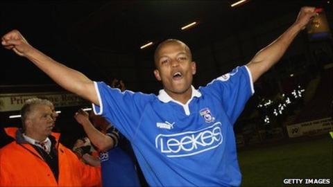Robert Earnshaw in 2003
