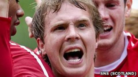 Darren Mackie celebrates his goal against St Johnstone