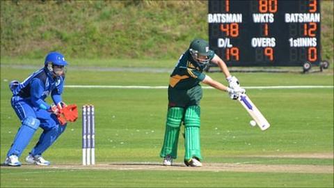 Guernsey cricketer Tim Ravenscroft batting at Port Soif
