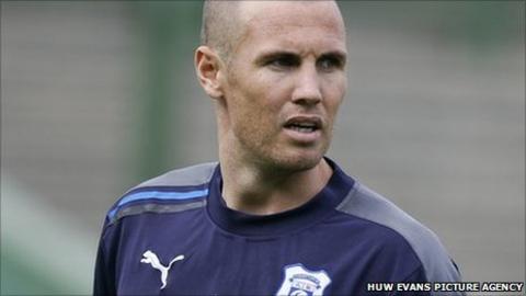 Striker Kenny Miller has joined Cardiff from Turkish side Bursaspor