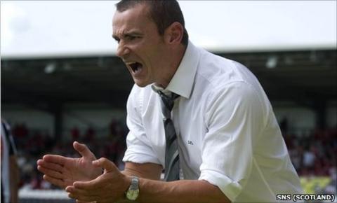 St Mirren manager Danny Lennon