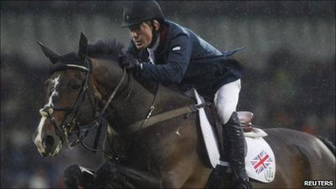 Michael Whitaker riding Gig Amai