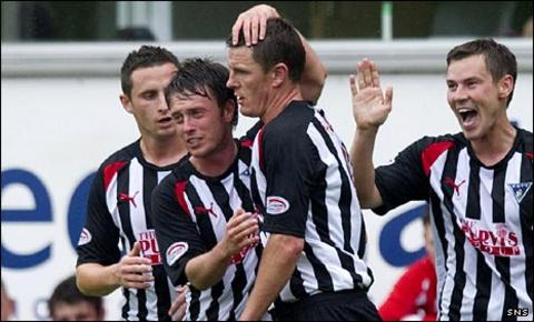 Martin Hardie and Dunfermline celebrate