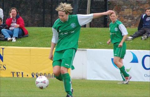 Guernsey women play football