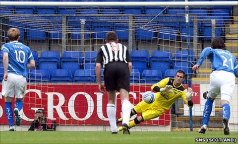Paul Gallacher saves Liam Craig's penalty kick at McDiarmid Park