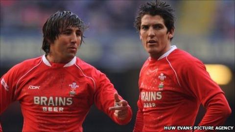 Gavin Henson and James Hook in 2008