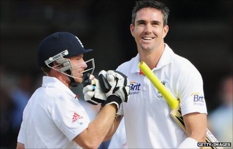 Bell and Pietersen hit a record 350-run stand against India