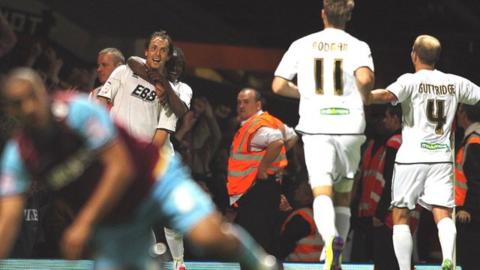 Aldershot beat West Ham