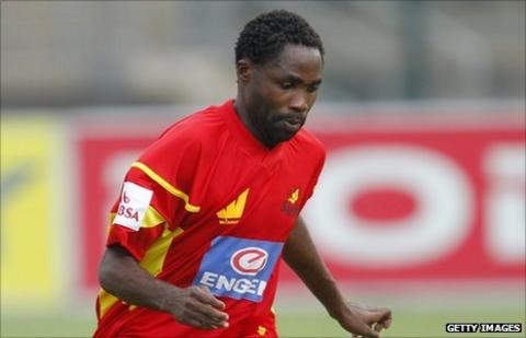 Santos and Malawi's Peter Mponda