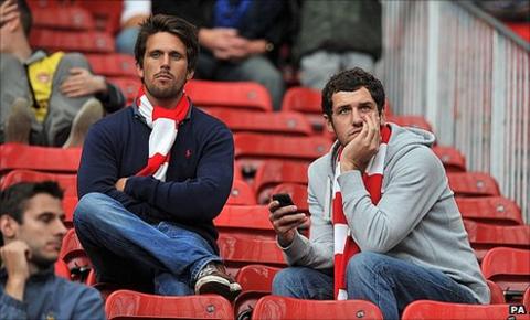 Disgruntled Arsenal fans at Old Trafford