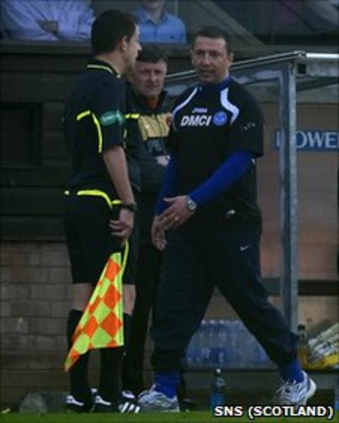McInnes clashed with officials during his side's defeat at Tannadice