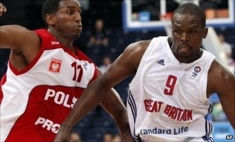 Luol Deng holds off Thomas Kelati