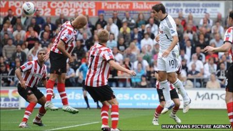 Danny Graham (right) sends a header wide against Sunderland