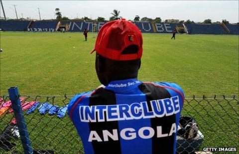 A fan of Angolan side InterClube