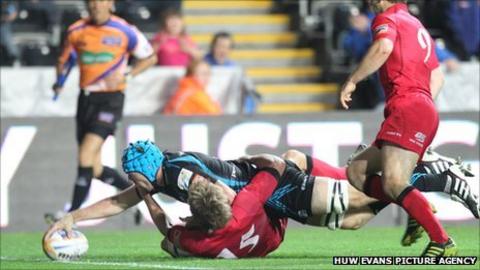 Justin Tipuric scores