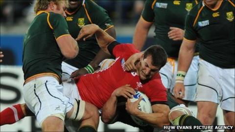 Sam Warburton in possession against South Africa