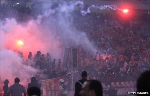 Fans of Tunisia's Esperance light flares