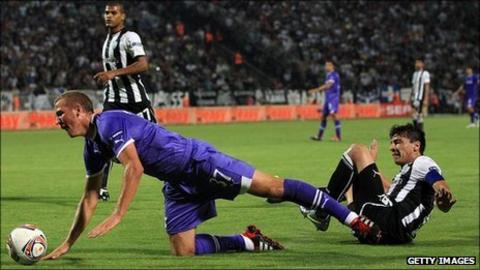 Harry Kane is tripped by Pablo Contreras