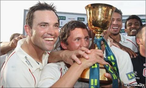 Stephen Moore (l) celebrates winning the County Championship with Simon Kerrigan