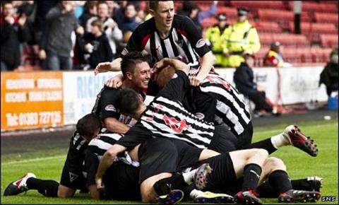 Dunfermline celebrate