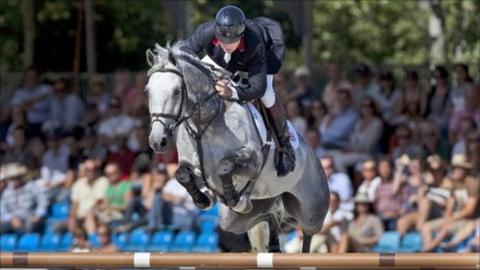 Nick Skelton on Carlo