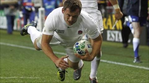 Mark Cueto dives over to score against Romania