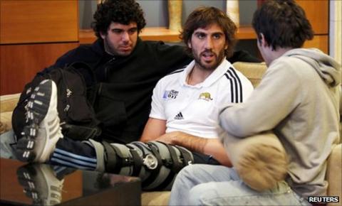 Argentina's Juan Fernandez Lobbe (centre)
